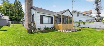 Houghton Lake Heights Cabin: Houghton Lake Access-Sleeps 5