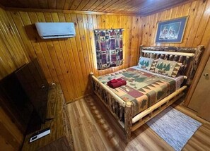 Free WiFi, bed sheets - Houghton Lake Heights Cabin:  Houghton Lake Access-Sleeps 5 (Houghton Lake)