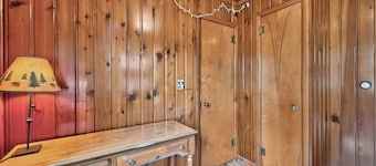 Houghton Lake Heights Cabin: Houghton Lake Fall Retreat | Cozy Cabin | Sleeps 5