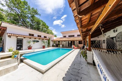 Casa Lia Rose - Steps from the beach!