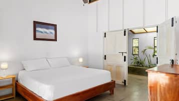 Desk, travel crib, WiFi, bed sheets