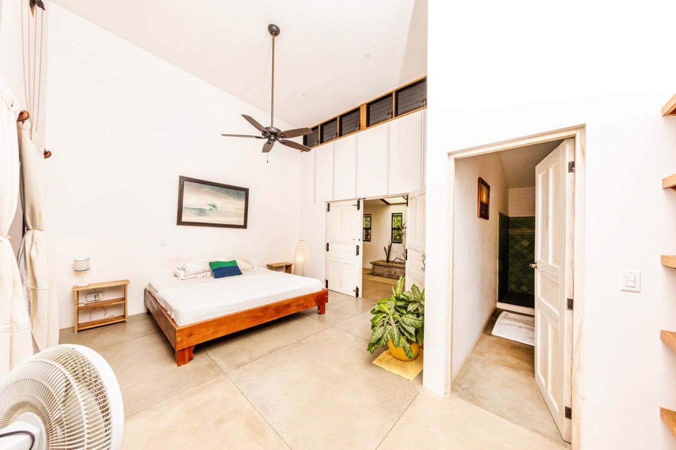3 bedrooms, desk, travel crib, WiFi