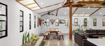 Casa Lia Rose - Steps from the beach!