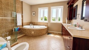 Bathroom - 3-bedroom house in marvelous Mercier with cool AC (Mercier)