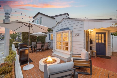 Charming Balboa Island Cottage w/ Al Fresco Patio, Fire Pit, BBQ & Parking
