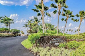 Property grounds - End-Unit Calm with Pool, Hot Tub & Tennis Near Waikoloa Beach (Waikoloa)