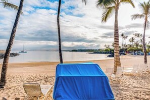 Beach nearby - Luxe Waimea Condo with Pool, Hot Tub & Gym (Waimea)
