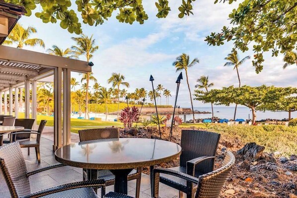 Outdoor dining - Luxe Waimea Condo with Pool, Hot Tub & Gym (Waimea)