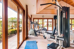 Fitness facility - Luxe Waimea Condo with Pool, Hot Tub & Gym (Waimea)