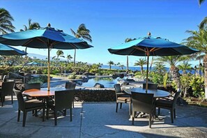 Outdoor dining - Garden-View Waikoloa Calm with Pool, Hot Tub & Gym (Waikoloa)