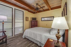 Tabla de planchar con plancha, wifi y ropa de cama 