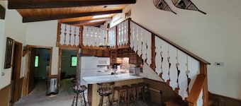 Cozy, mountain getaway with AC in peaceful Bartlett