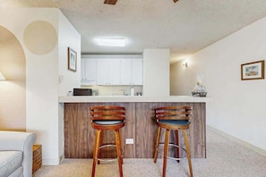 Interior - Kona Condo | Pool & Ocean Views (Kailua-Kona)