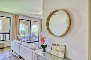 Interior - Elegant Waikoloa Condo with Lanai, Pool, Hot Tub & Central AC (Waikoloa)