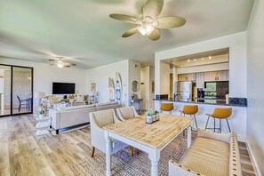 Dining - Elegant Waikoloa Condo with Lanai, Pool, Hot Tub & Central AC (Waikoloa)