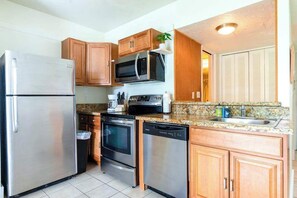 Coffee/tea maker, fridge, microwave, oven - Settle Into a Hilo Condo with Water View, Private Lanai & Kitchen (Hilo)