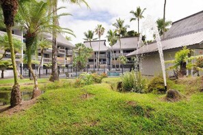 Property grounds - Settle Into a Hilo Condo with Water View, Private Lanai & Kitchen (Hilo)
