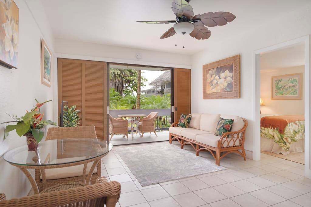 Settle Into A Hilo Condo With Water View, Private Lanai & Kitchen - Hilo, HI
