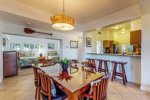Dining - Relax in an Updated Waikoloa Condo with Heated Pool & Hot Tub (Waikoloa)