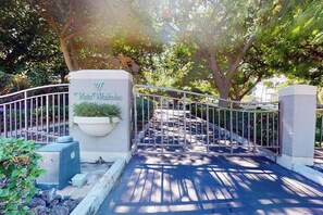 Property grounds - Relax in an Updated Waikoloa Condo with Heated Pool & Hot Tub (Waikoloa)