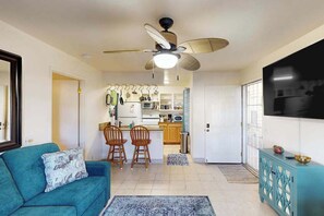 TV, offices - Heated Pool & Hot Tub Days in Waikoloa Village (Waikoloa Village)