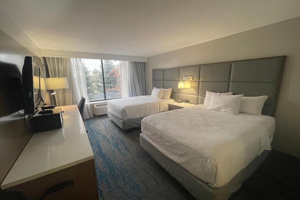 Room, 2 Queen Beds, Non Smoking | Iron/ironing board, WiFi (free)