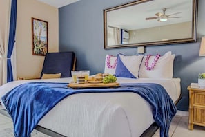 Iron/ironing board, WiFi, bed sheets - Kona Studio with Pool, Spa & WiFi - Steps to Banyan Surf Beach (Kailua-Kona)
