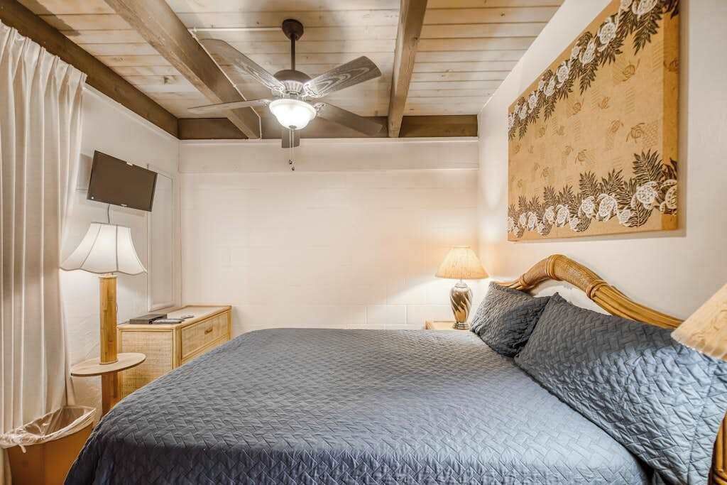 Tabla de planchar con plancha, wifi y ropa de cama 