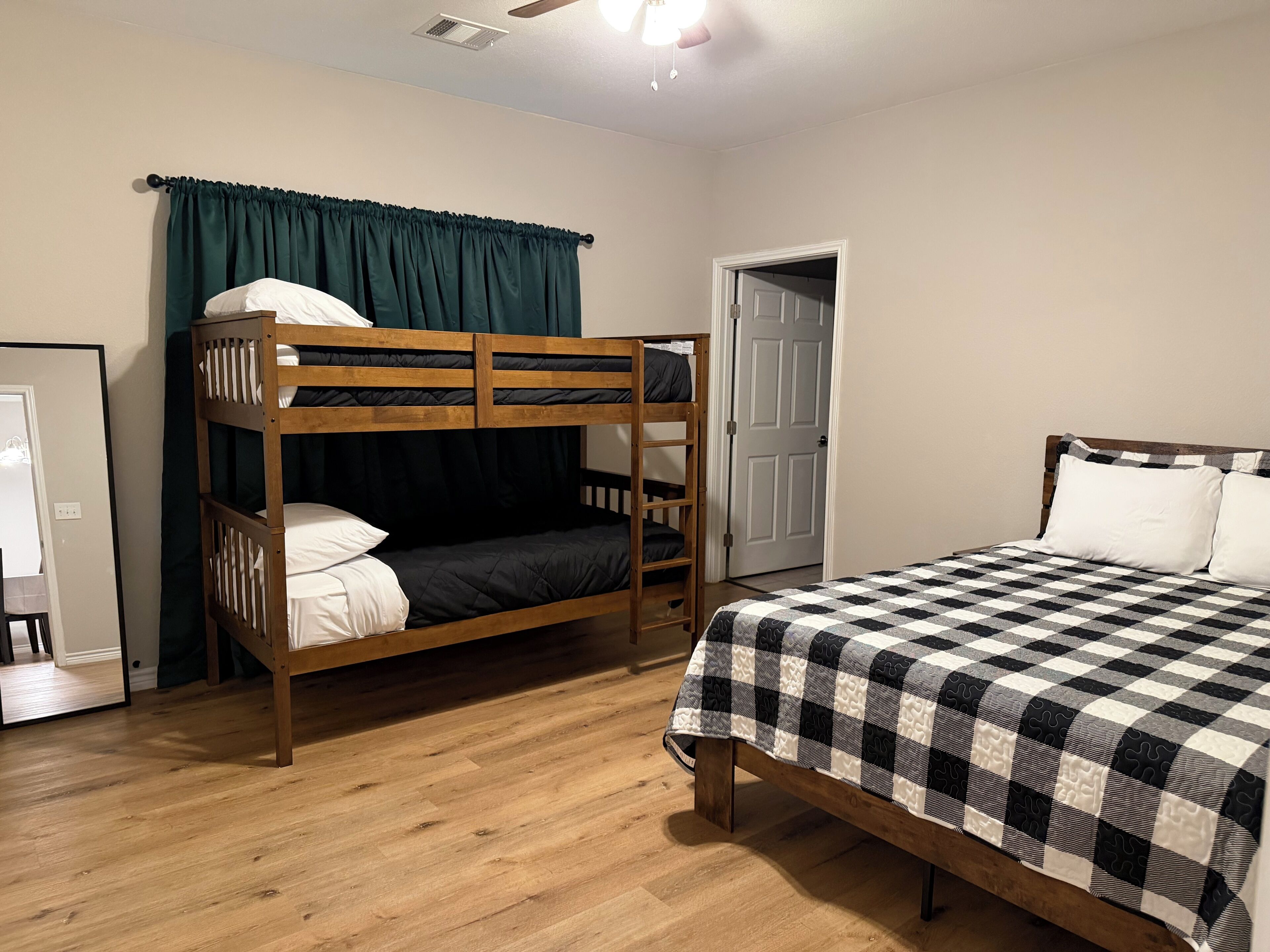 2 bedrooms, iron/ironing board, free WiFi, bed sheets