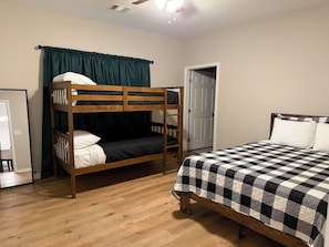 2 bedrooms, iron/ironing board, free WiFi, bed sheets - Quaint two bedroom two bath handicapped home is located in Brookeland , TX. (Brookeland)