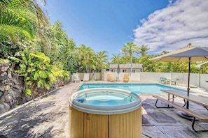 Pool - Large Kona Home with Private Pool, Hot Tub - Walk to Magic Sands (Kailua-Kona)