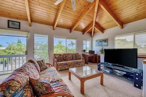 TV, DVD player, stereo, offices - Large Kona Home with Private Pool, Hot Tub - Walk to Magic Sands (Kailua-Kona)