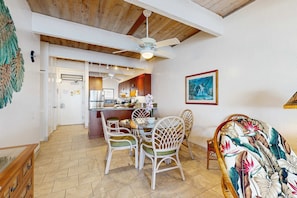 Dining - NEW Oceanfront Kona Condo Near Magic Sands Beach (Kailua-Kona)