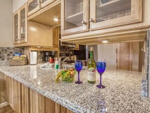 Private kitchen - Alpine Lookout (Gatlinburg)