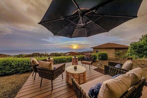 Terrace/patio - Tropical Beach-Close Kona Retreat with Pool & Lanai (Kailua-Kona)