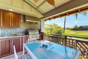 Outdoor dining - Mauna Lani Villa with Outdoor Kitchen, Pool, Hot Tub & Gym (Waimea)