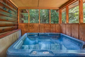 Bồn tắm spa trong nhà