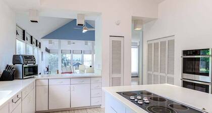 *New* Architect-Designed Waikoloa House for Eight