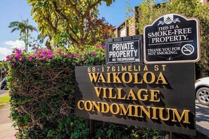 Property grounds - Escape to a Golf-Course Oasis with Pool, Tennis & Ocean Views (Waikoloa Village)
