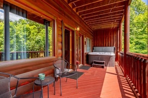 Ferienhaus, Mehrere Betten (Bear Essentials Lodge) | Terrasse/Patio