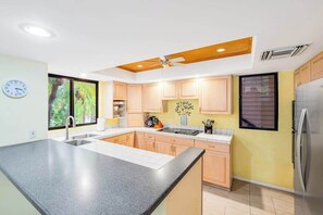 Coffee/tea maker, fridge, microwave, oven - Tee Off From a Golf-Front Condo with Heated Pool, Tennis & BBQ (Waikoloa Village)