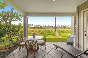Outdoor dining - Stay Near A-Bay Beach in a Golf-View Condo with Infinity Pool (Waikoloa)