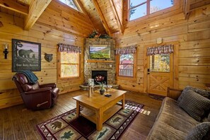 House, Multiple Beds (Bear Hug) | Living area - Bear Hug (Pigeon Forge)
