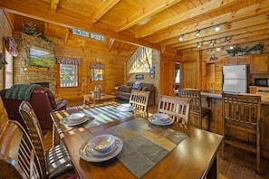 House, Multiple Beds (Bear Hug) | Interior - Bear Hug (Pigeon Forge)