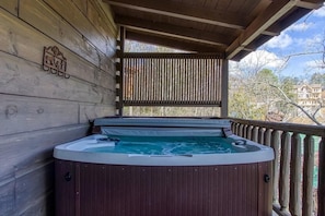 Bồn tắm spa ngoài trời