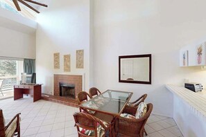 Interior - Take In Mauna Kea Views from a Condo with Saltwater Pool & Spa (Waikoloa)
