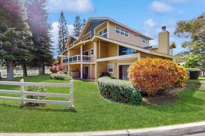 Exterior - Take In Mauna Kea Views from a Condo with Saltwater Pool & Spa (Waikoloa)