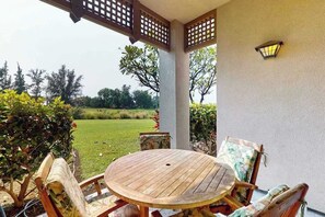 Outdoor dining - Spread Out in a Condo with 2 Lanais, Pools, Tennis & Gym (Waikoloa Village)