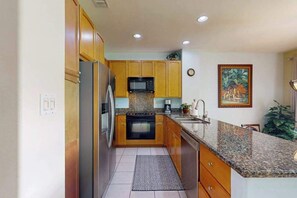 Coffee/tea maker, fridge, microwave, oven - Spread Out in a Condo with 2 Lanais, Pools, Tennis & Gym (Waikoloa Village)