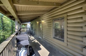 Huis, meerdere bedden (Bear Mountain Hideaway) | Buiten dineren